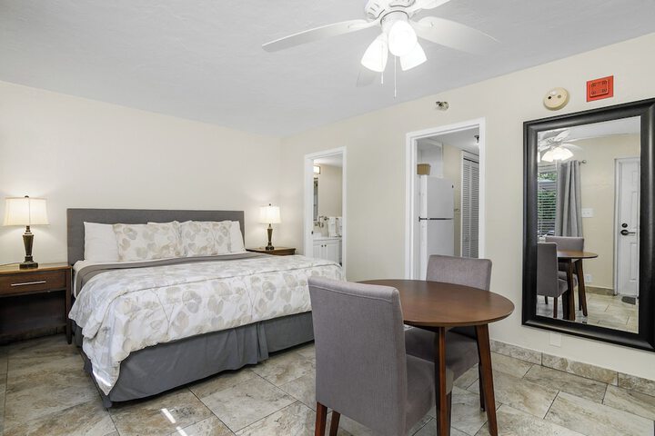 Standard | King Bed (15 of 16)