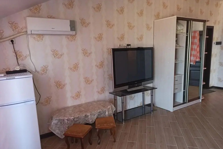 Room 8 of 11