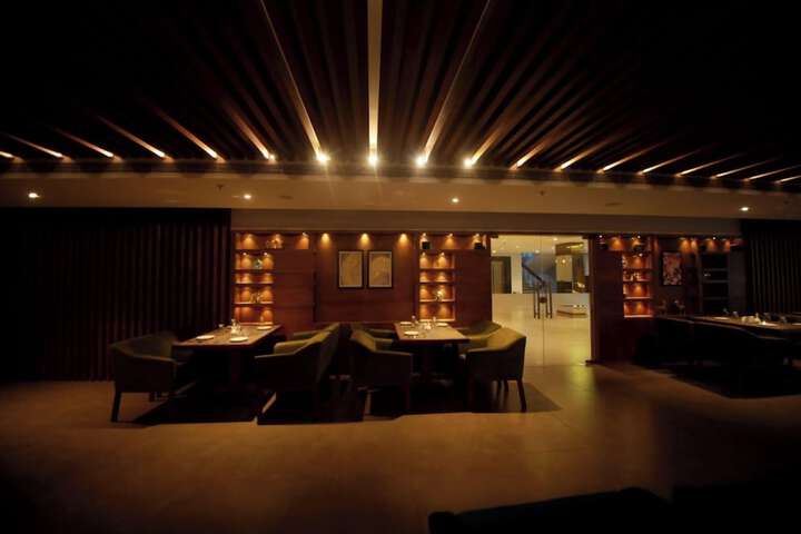 Dining 18 of 25