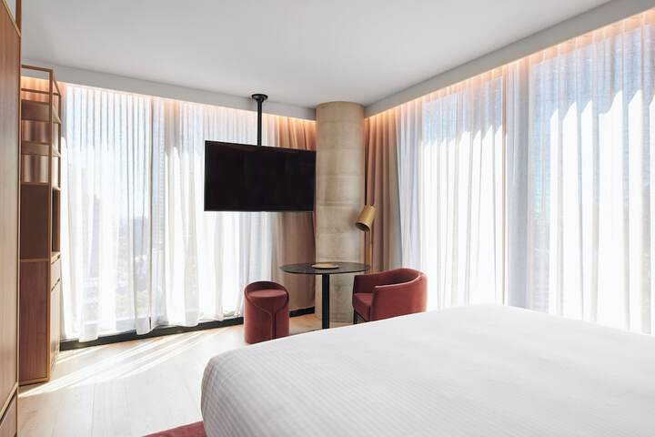 Room 28 of 64