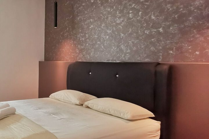 Room 4 of 17