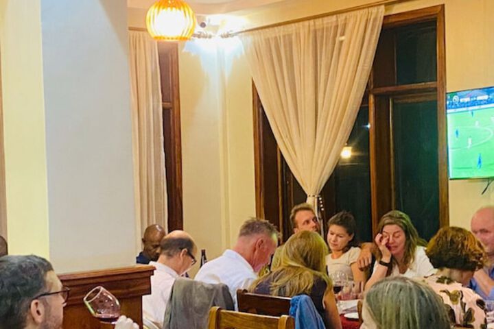 Dining 12 of 32