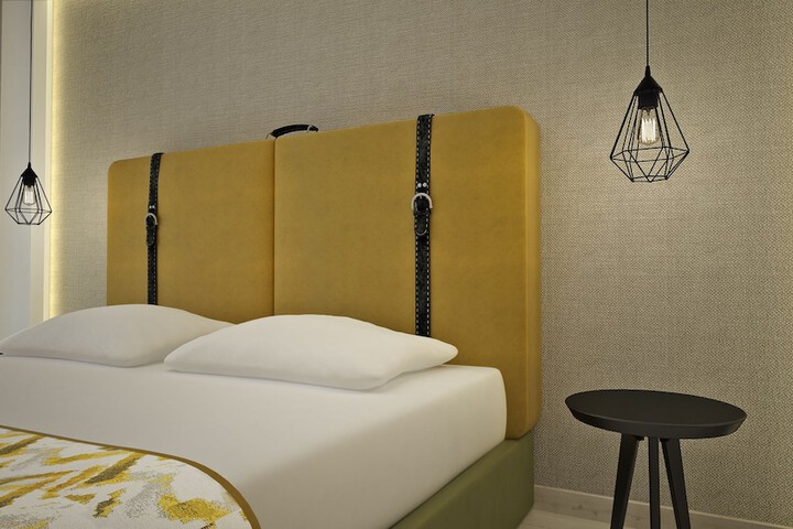 Room 5 of 126