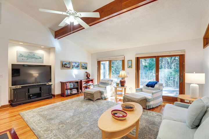 Spacious Kiawah Island Home w / Deck Walk to Beach
