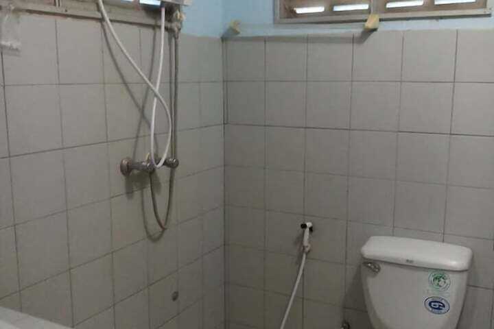 Room 6 of 18