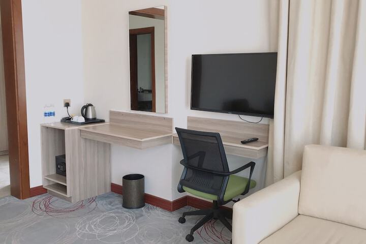 Room 29 of 76