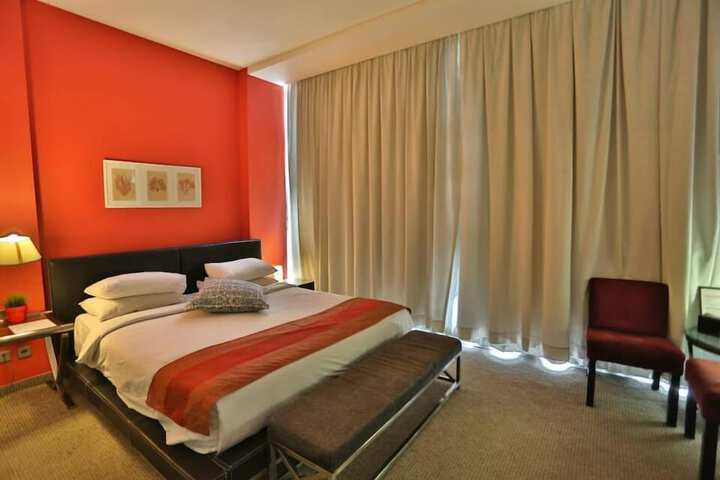 Room 4 of 16