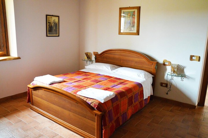 Room 8 of 32