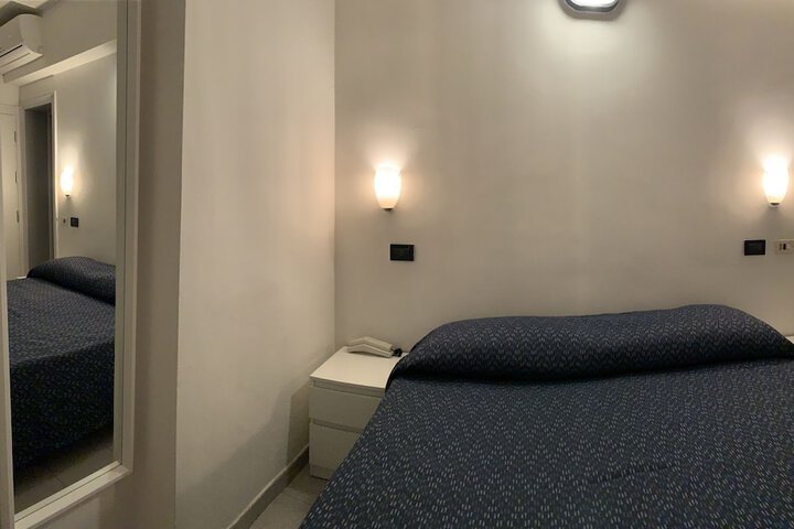 Room 28 of 70