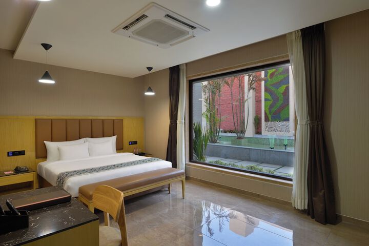 Room 7 of 25