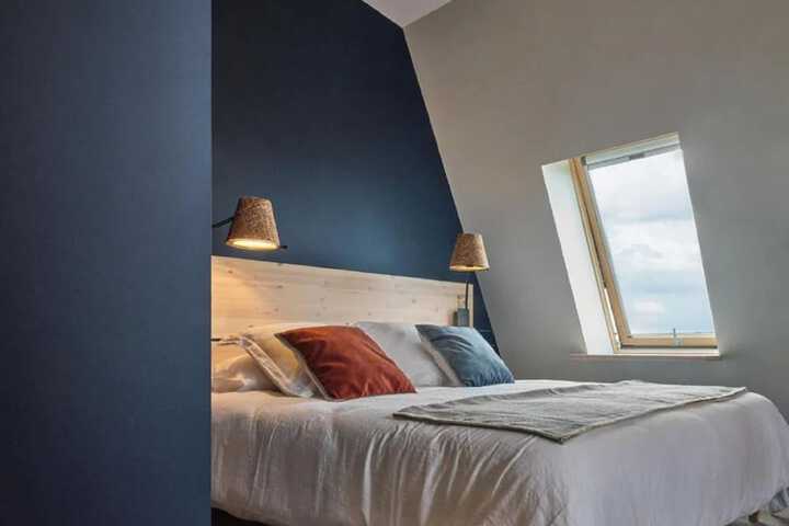 Room 10 of 25