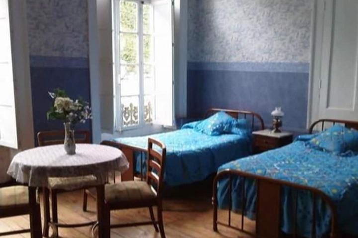 Room 4 of 40