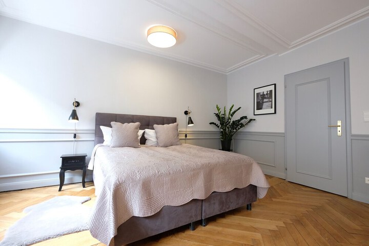 Room 4 of 32