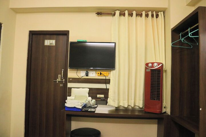 Room 6 of 15