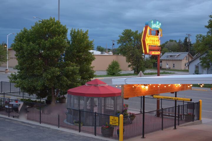 Hotel Exterior 28 of 38