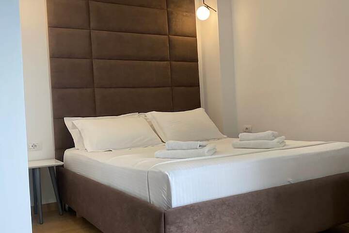 Room 48 of 103