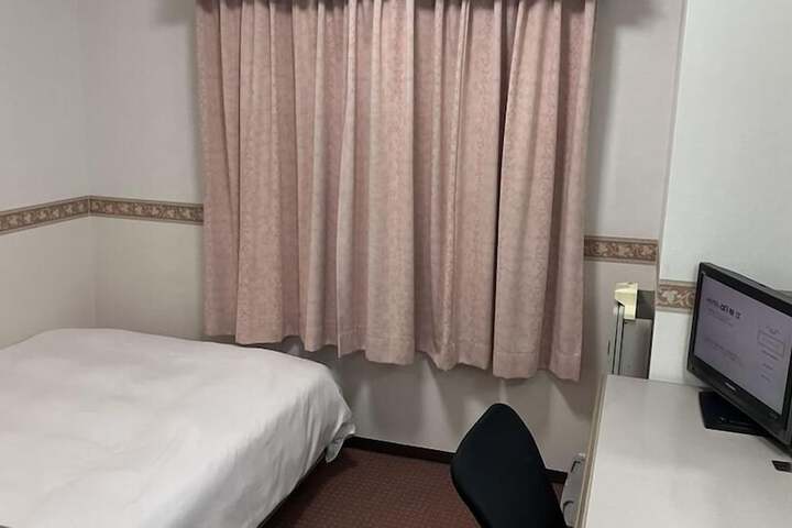 Room 3 of 6