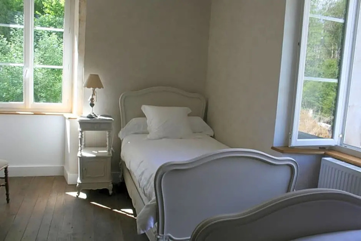 Room 4 of 11