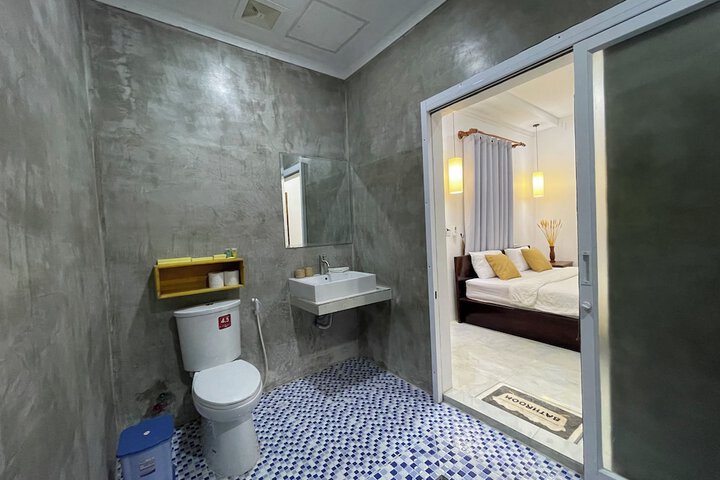 Room 28 of 63