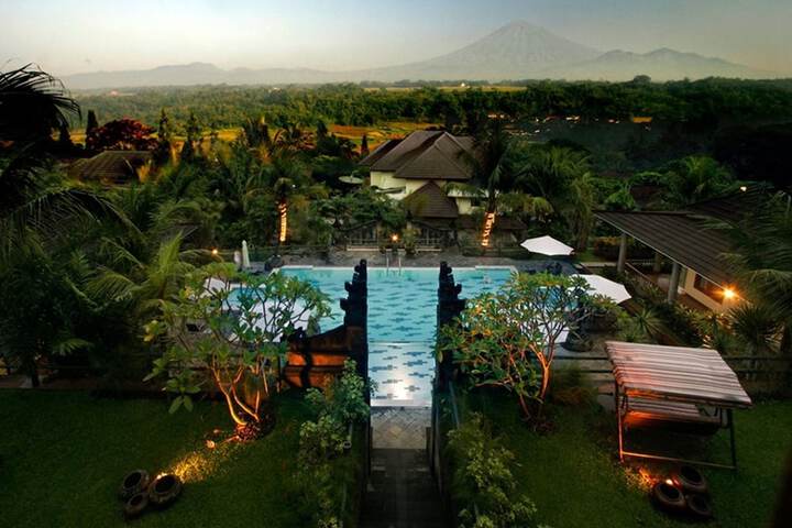 Pools & Facilities