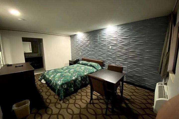 Room 4 of 13
