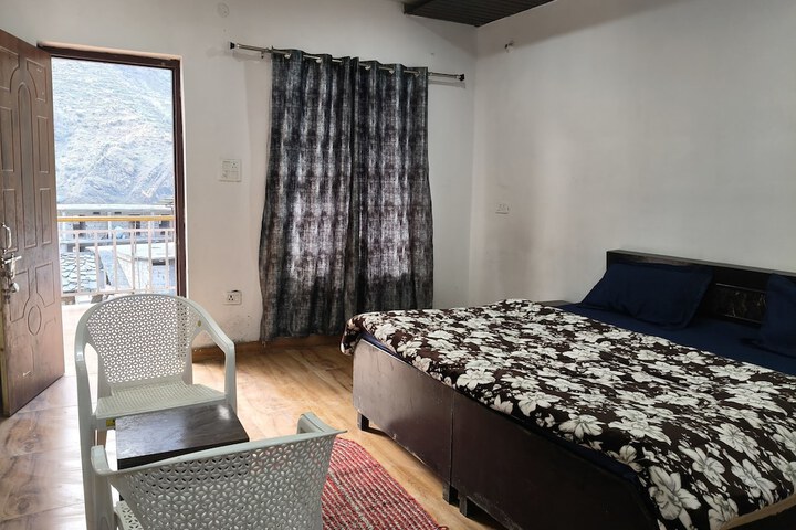 Room 3 of 13