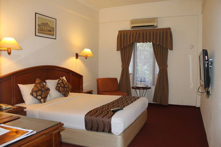 Room 7 of 18