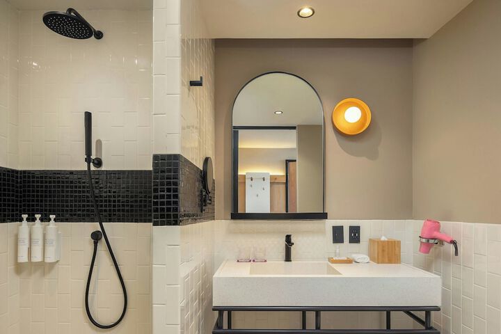 Room 67 of 110
