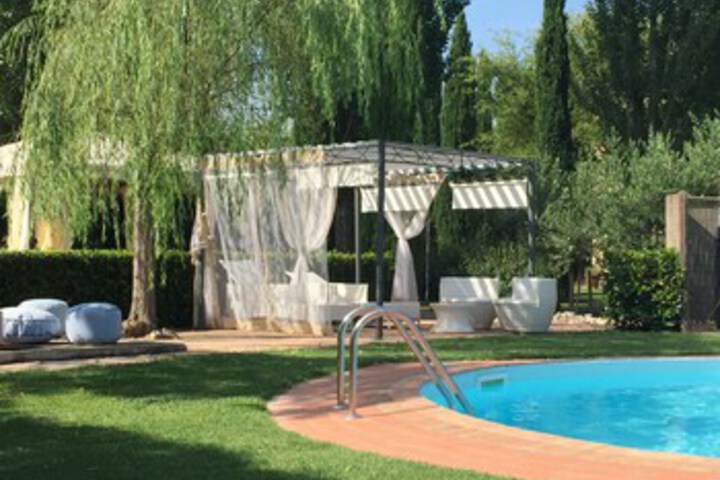 Pool 12 of 21