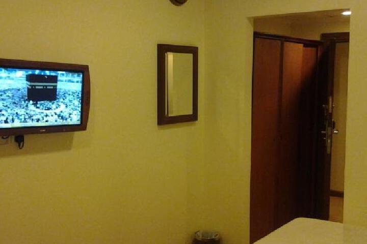 Room 4 of 5