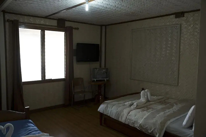 Room 11 of 13