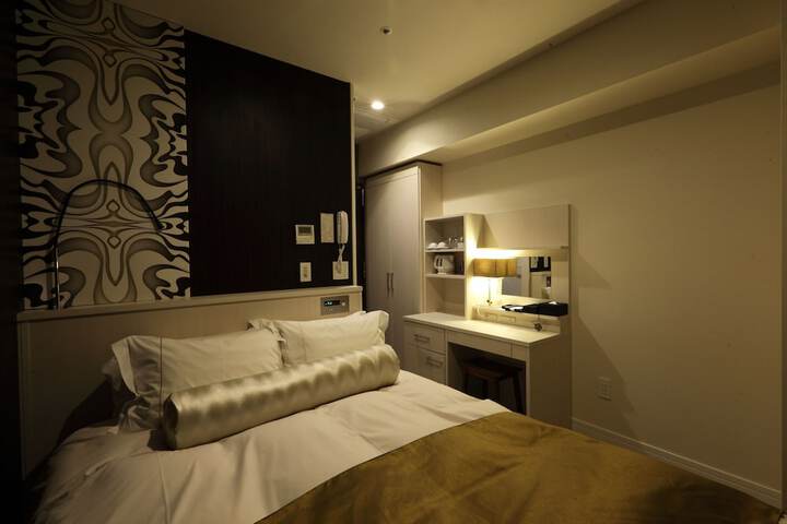 Room 15 of 114