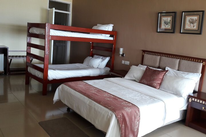 Room 7 of 33