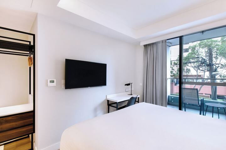 Room 52 of 81