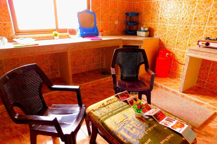 Room 5 of 9