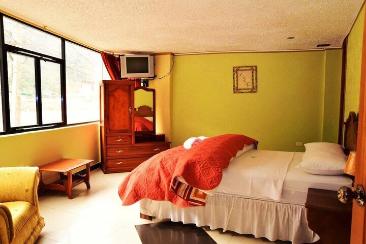 Room 5 of 17