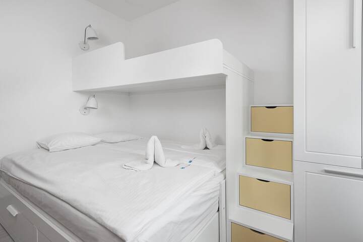Room 8 of 183