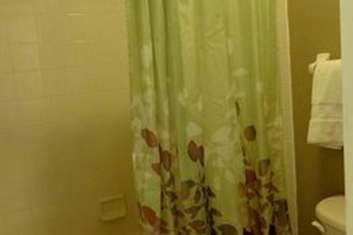 Room 6 of 43