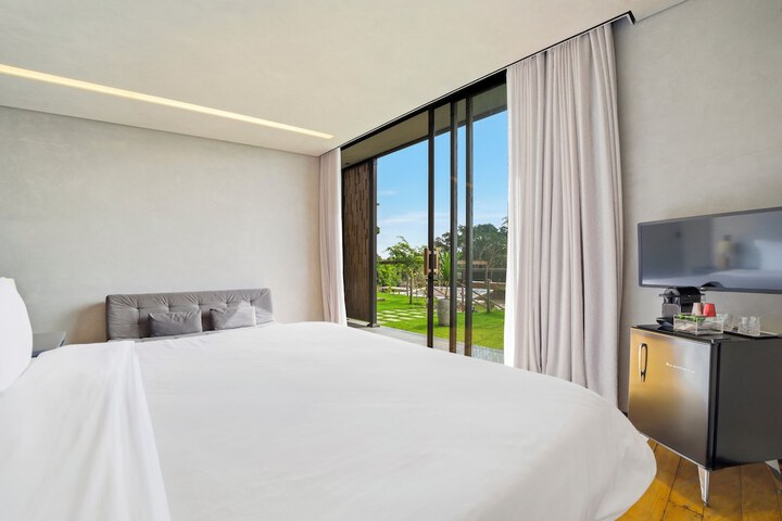 Room 32 of 83