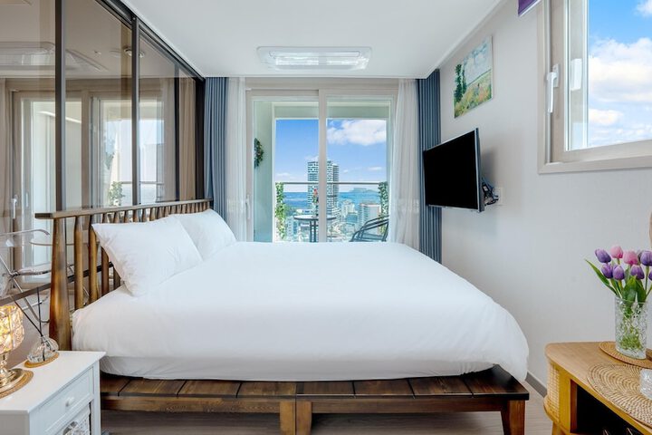 Room 203 of 640