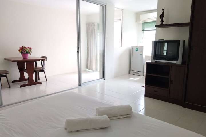 Room 6 of 14