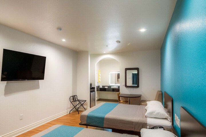 Room 16 of 47