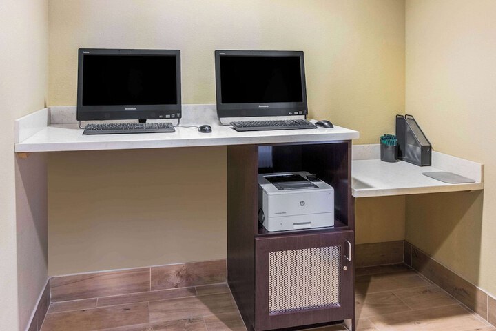 Business Center 39 of 45
