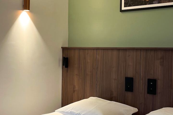 Room 10 of 64