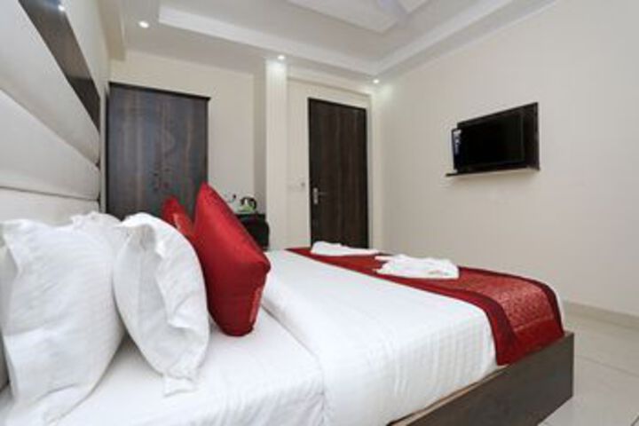 Room 14 of 32