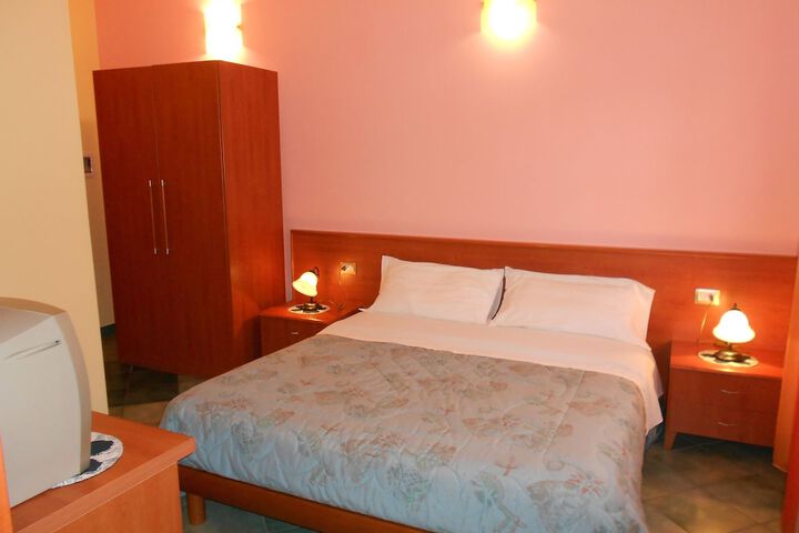 Room 2 of 43