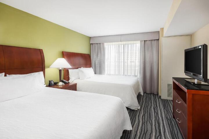 2 Queen Beds (10 of 18)