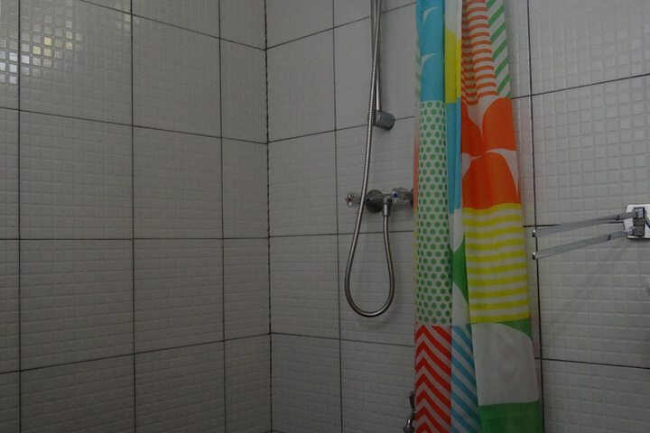Room 10 of 33