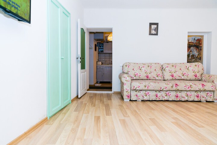 Room 21 of 107
