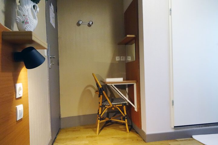 Room 18 of 34
